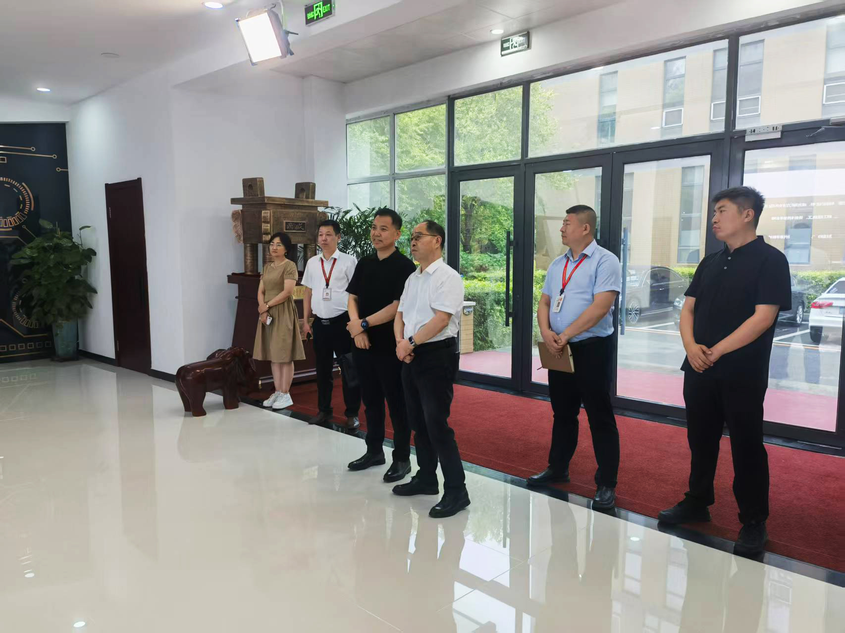 中國聯通長春分公司黨委書記、總經理張宏光一行到吉林泰華集團調研交流